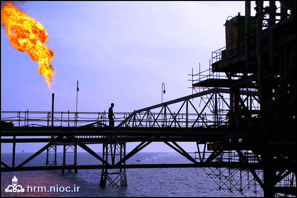 قیمت نفت ظرف پنج سال آینده به ۱۰۰ دلار برمی‌گردد