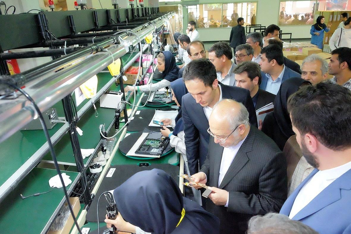 وزیر صنعت: تولید کامپیوترهای بدون کیس و لپ تاپ گامی رو به جلو است
