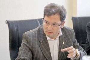 مدیرعامل شرکت بیمه رازی: بازار بکر ایران را با پهن کردن فرش قرمز به بیمه‌گران خارجی  نسپاریم