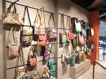 کیف‌های آلوده چینی در دست بانوان ایرانی!