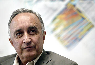 غنی‌‌نژاد: زمزمه‌‌هایی در خصوص احتمال بازگشت تورم برای خروج از رکود به گوش می‌‌رسد