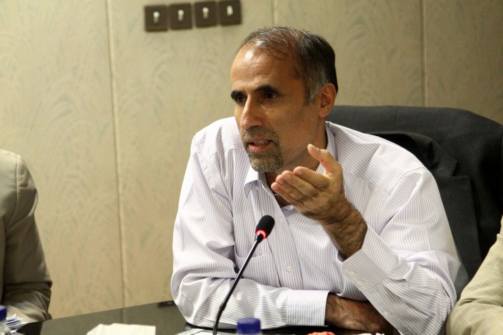 معاون نعمت‌‌زاده: برای واردات خودروهای بالای 2500 سی سی پیشنهاد جدیدی به دولت دادیم