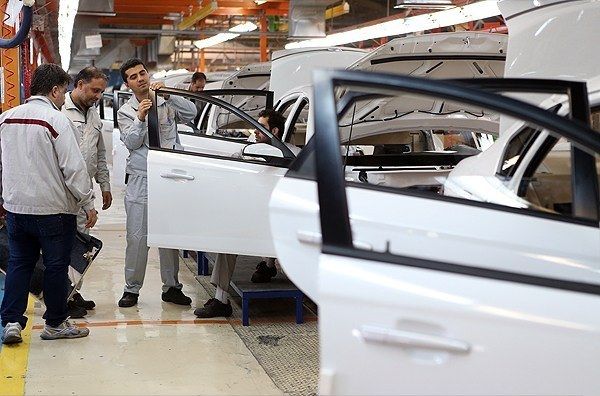 مراجعه مردم به نمایندگی خودروسازان؛ متقاضیان دودل هستند!