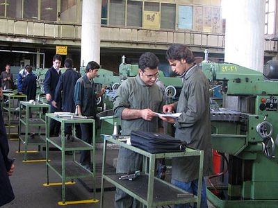 چگونه ممکن است با وجود رکود، 542 هزار نفر نیروی کار جدید در تابستان سرکار رفته باشند؟