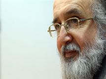 مستخدمین حسینی: سخنان زنگنه به کاهش قیمت نفت می‌‌انجامد