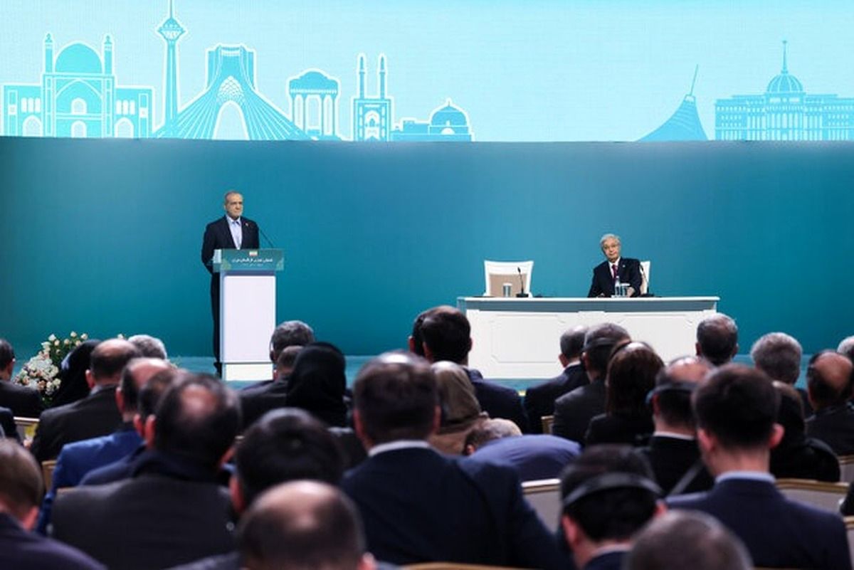 تأکید رئیس‌جمهور بر توسعه همکاری‌های اقتصادی با قزاقستان