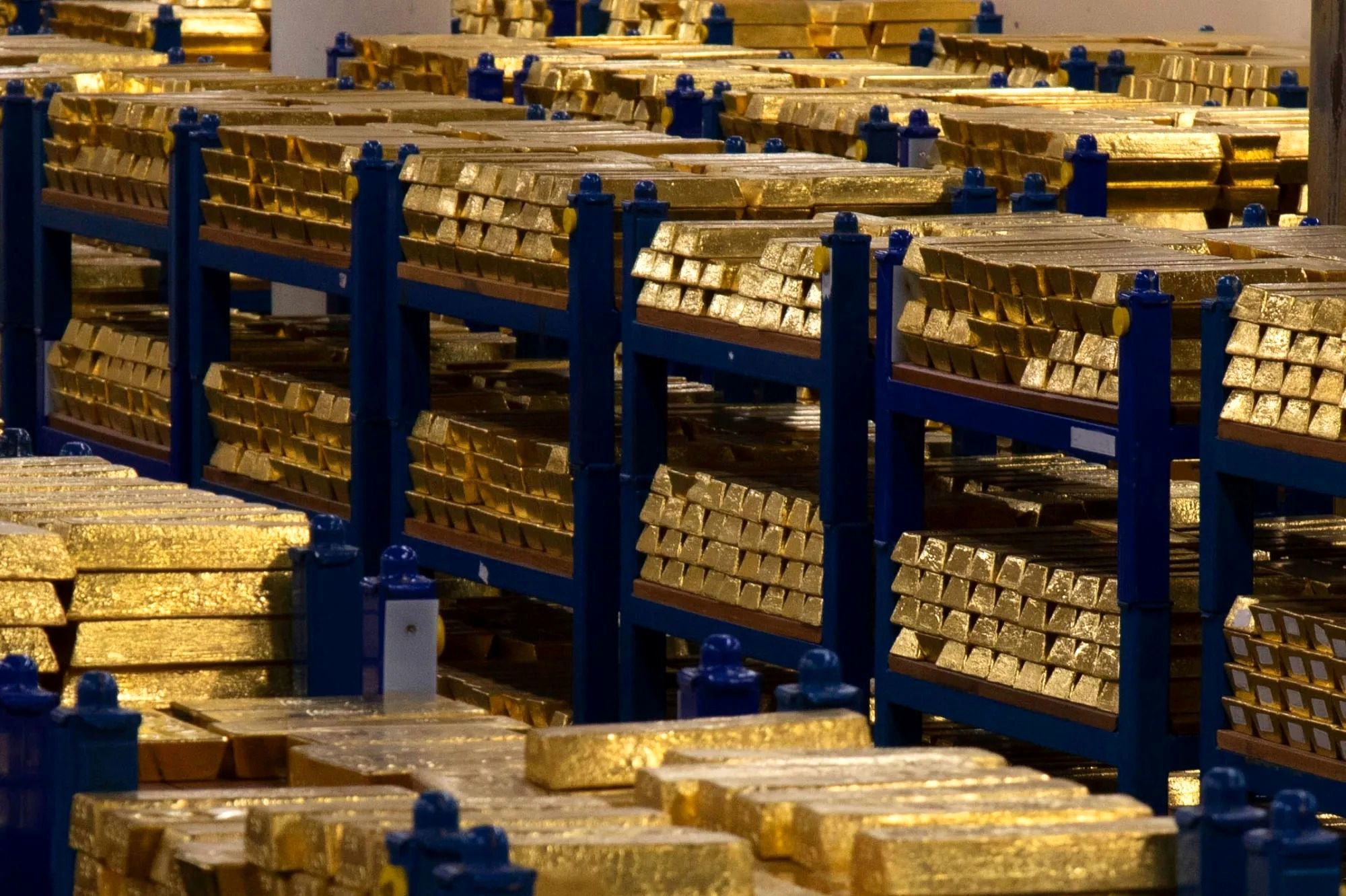 شوک اقتصادی بزرگ در راه است؟/ چین ۲۳۰۰ تُن طلا ذخیره کرد
