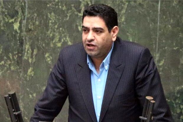 احمد بیگدلی، عضو کمیسیون اجتماعی:
هیچ رییس بانک مرکزی در تاریخ به اندازه فرزین اختیار قانونی نداشت