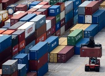 واردات کالا‌های جالب توجه به ایران/ فقط ۲۵۴ وانت سنگ‌پا وارد می‌کنیم + جدول
