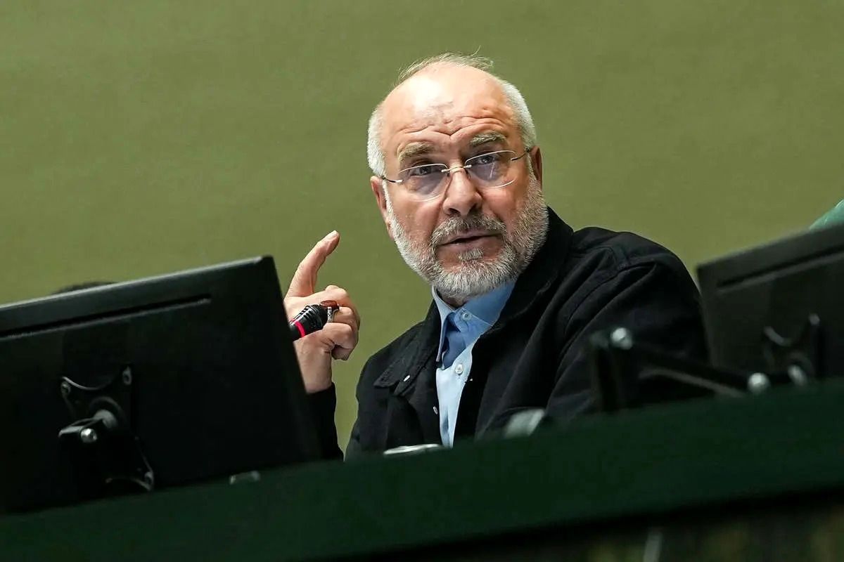 توضیح رئیس مجلس درباره افزایش حقوق برای سال ۱۴۰۵/ حقوق‌ها در سال آینده چگونه تغییر می‌کند؟
