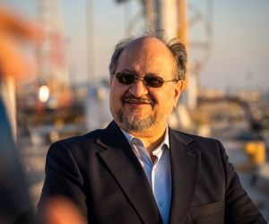 شریعتمداری: هلدینگ خلیج‌فارس ۱۰۰ درصد تعهدات ارزی خود را انجام داده است
