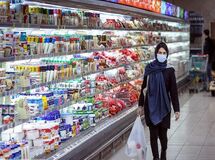 افزایش قیمت سرسام‌آور لبنیات همچنان ادامه دارد/ قیمت شیر روزانه بالا می‌رود
