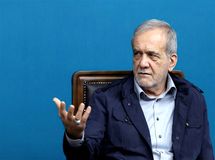 رای قاطعانه دولت پزشکیان به افزایش قیمت بنزین / تاریخ عرضه بنزین ۵ هزارتومانی مشخص شد؟
