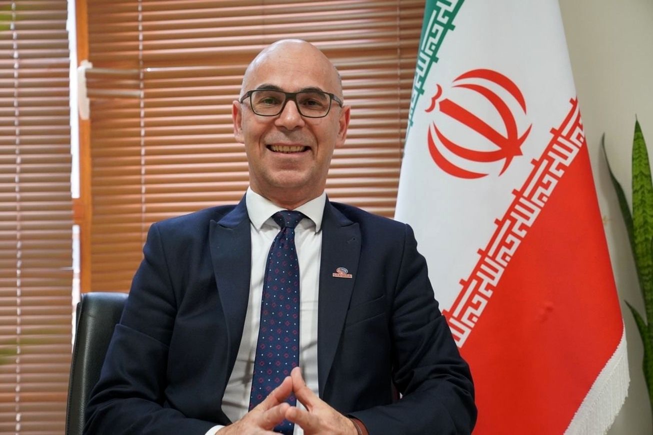 ۲ میلیارد و چهارصد میلیون دلار قاچاق لوازم آرایشی و بهداشتی داریم