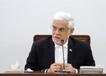 عارف: دولت در برابر مدیری که تولید خودروسازی را متوقف کند از اقتدار خود استفاده خواهد کرد
