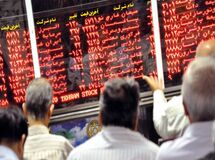 مسیر بازار سهام در ۳ سناریوی دلاری/ کف و سقف شاخص کل در سناریوهای مختلف قیمت دلار کجاست؟/ شاخص 8میلیونی می شود؟

