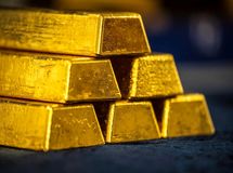 فشار توافق احتمالی واشنگتن و پکن بر بازار طلا؛ فلز زرد نزدیک کف 3هفتهای