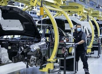 کاهش 12 درصدی تولید خودرو در نیمه نخست امسال
