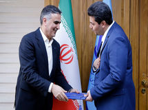 نمی‌دانیم با ایران‌مال چه کنیم؟