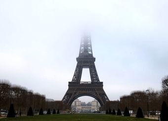 پاریس گرفتار میان بدهی و بی‌ثباتی؛ سقوط رتبه اعتباری فرانسه
