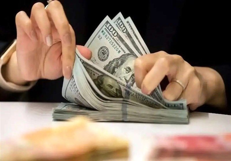 عامل اصلی جهش دلار؛ تورم یا دلالان؟ /محقق‌نیا: ارزهای صادراتی برنگردد، دلار مهار نمی‌شود
