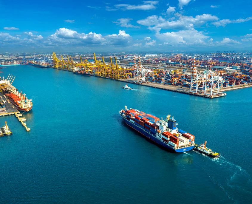 تخلیه ۸ میلیون تن کالای اساسی در بندر امام از ابتدای ۱۴۰۴
