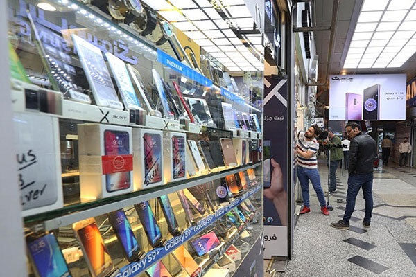 بازار موبایل در شرایط عادی است؛ گلایه فروشندگان از نرخ ارز
