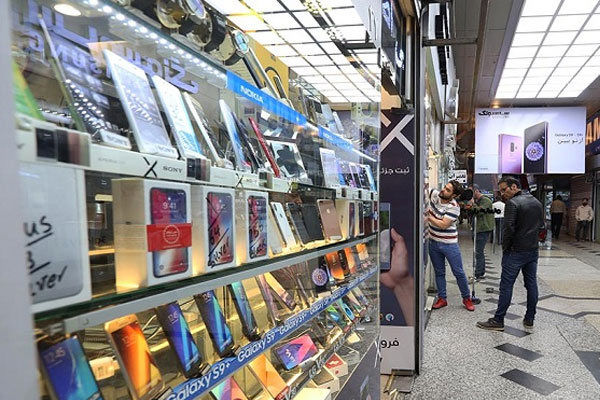 بازار موبایل در شرایط عادی است؛ گلایه فروشندگان از نرخ ارز
