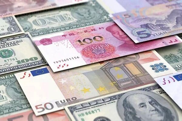 وابستگی ارزش پول ملی به دلار، نتیجه سیاست‌های غلط ارزی است
