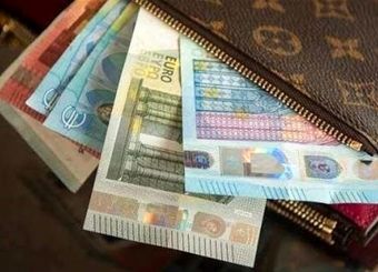 طرح جدید بانک مرکزی: تبدیل دلار گردشگران به کارت ریالی در فرودگاه‌ها
