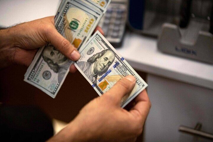 قیمت دلار اسکناسی بانک مرکزی بار دیگر به کانال ۷۱ هزار تومان بازگشت
