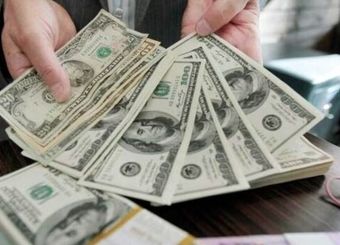 ریزش ناگهانی قیمت دلار، یورو، پوند و سایر ارزها امروز ۱۷ مهر ۱۴۰۴ / قیمت دلار بازار آزاد ۵ هزارتومان ارزان شد
